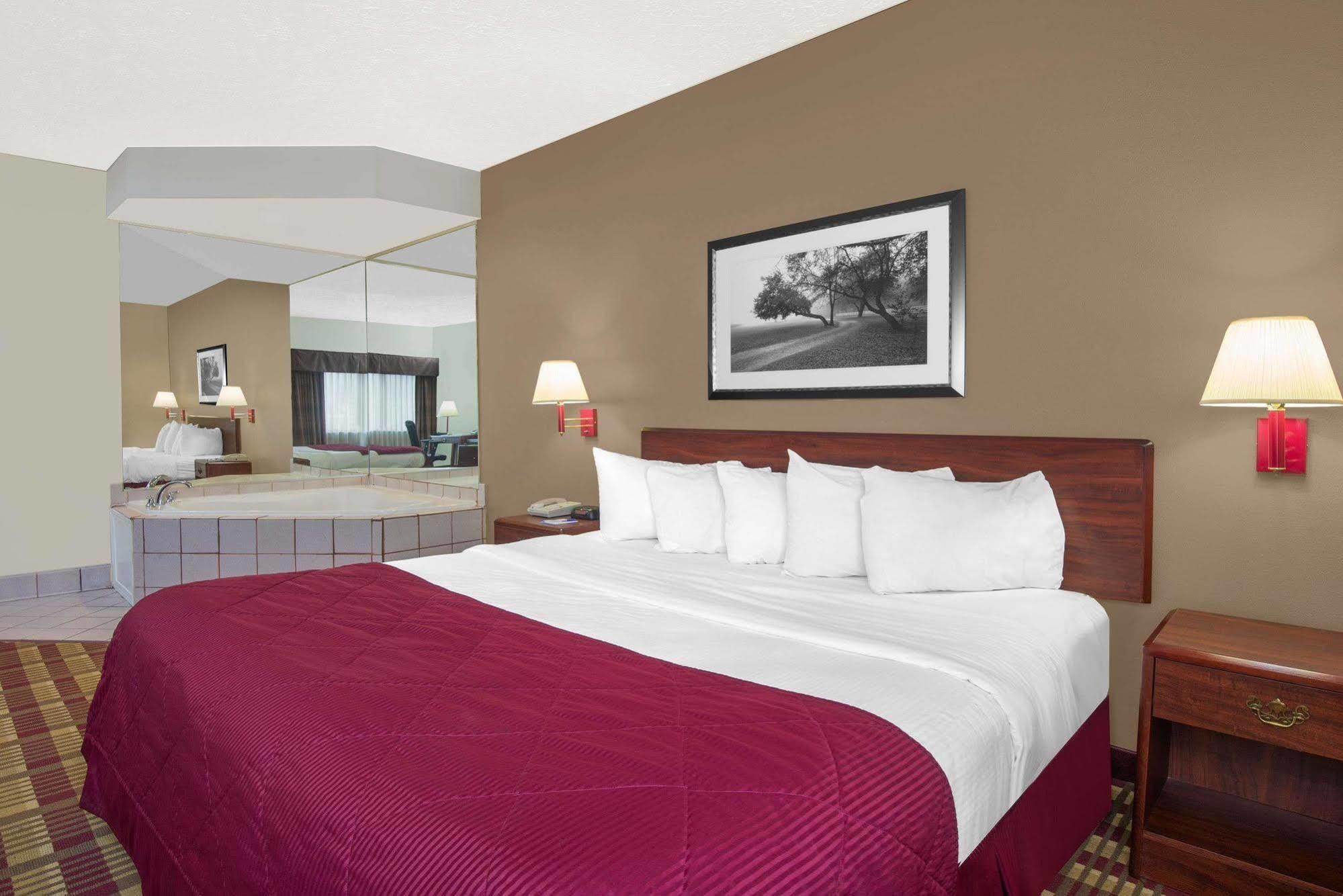 Baymont By Wyndham Boston Heights/Hudson Hotel Luaran gambar